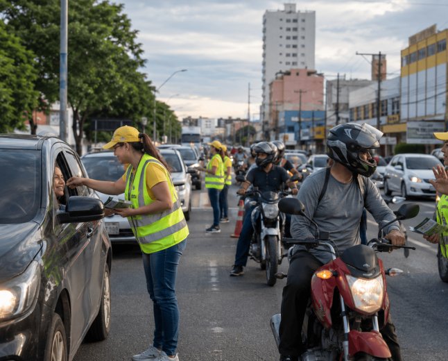 Campanha educativa reforça cuidados no trânsito durante horários de pico